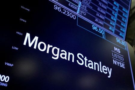 　１２月１日、米金融大手モルガン・スタンレーのジェームズ・ゴーマン最高経営責任者（ＣＥＯ）は、 小規模な人員削減を行っていると明らかにした。写真はマンハッタンで昨年８月撮影（２０２２年　ロイター／Andrew Kelly）
