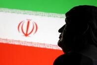 バンス氏、イラン協議へまだ出発せず　トランプ氏発言と食い違い