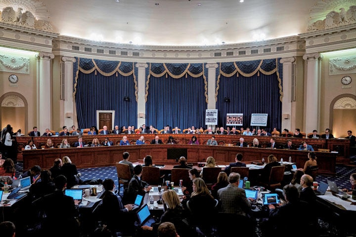 弾劾訴状案を審議する下院司法委員会（12月12日）　ANDREW HARRER-POOL-REUTERS