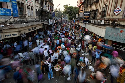 豊かになったインド中流層（ムンバイの市場）　Danish Sidiqui-REUTERS