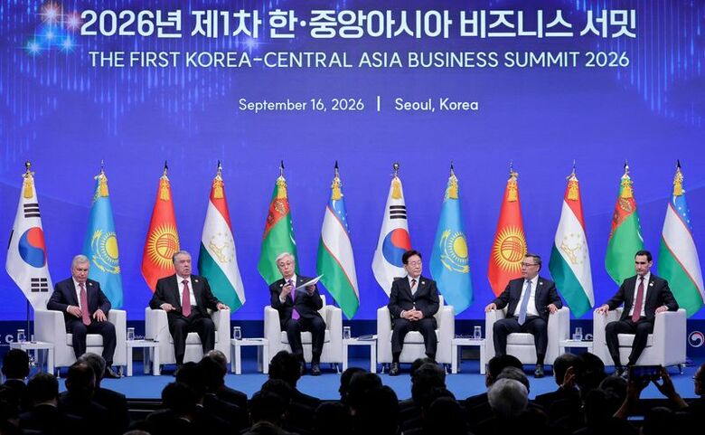 韓国の李在明大統領と中央アジア諸国の首脳。9月16日、ソウルで開催された「韓国・中央アジアビジネスサミット2026」で撮影。に出席した。Yonhap via REUTERS