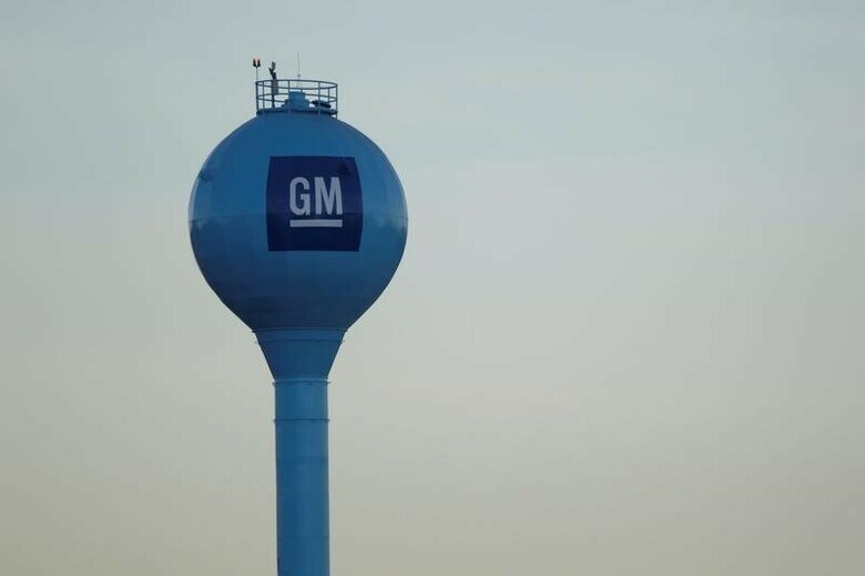 １月１７日、米ゼネラル・モーターズ（ＧＭ）は、米国内工場に新たに１０億ドルを投じ、これまでサプライヤーが手掛けていた部品生産の一部をメキシコから国内に移管する方針を発表した。写真はメキシコ・コアウイラ州の同社工場で４日撮影（２０１７年　ロイター／Daniel Becerril）