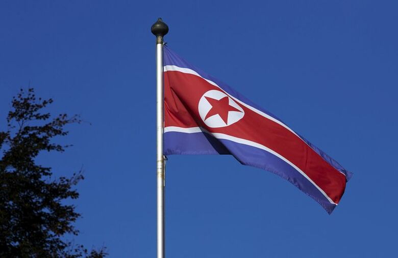 写真は北朝鮮の国旗。2014年10月、ジュネーブで撮影。REUTERS/Denis Balibouse