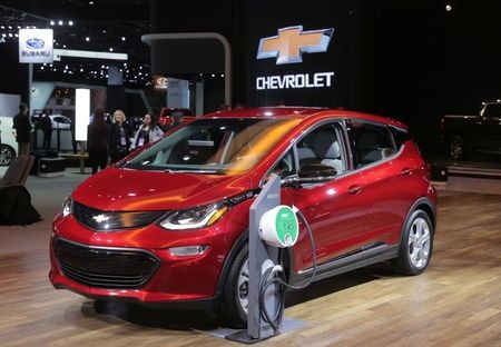 　米ゼネラル・モーターズ（ＧＭ）は２０日、バッテリーパックに発火の恐れがあるとして、電気自動車（ＥＶ）「シボレー・ボルト」のリコール（回収・無償修理）を拡大すると発表した。デトロイトで２０１９年１月撮影（２０２１年　ロイター/REBECCA COOK）