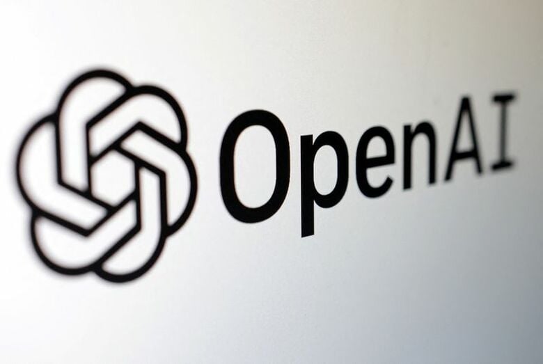 写真は米OpenAIのロゴ。2023年2月に撮影。REUTERS/Dado Ruvic