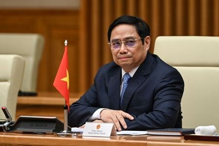 ベトナムのファム・ミン・チン首相は２５日、来週から新型コロナウイルス感染抑制の規制を緩和し、企業に生産再開を認める方針を明らかにした。８月２５日、ハノイで撮影（２０２１年　代表撮影）