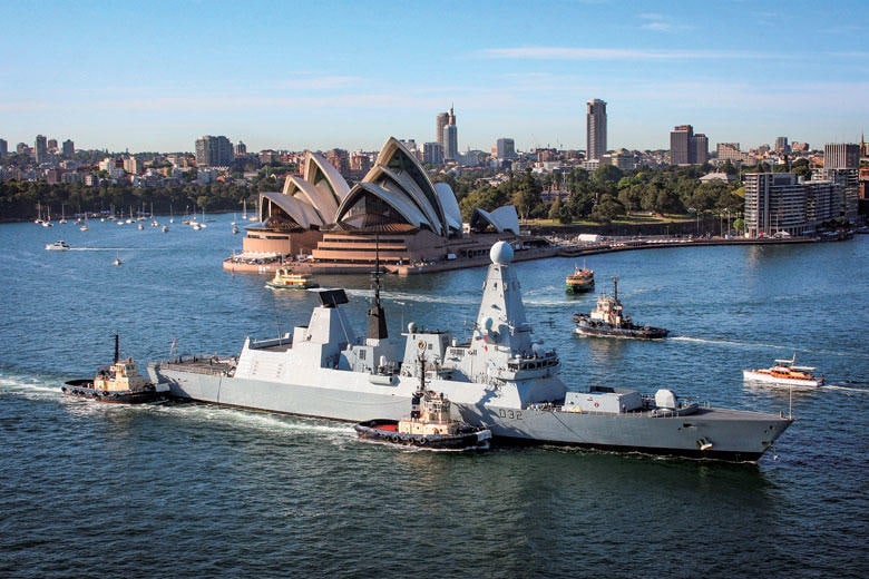 シドニー湾に寄港する英海軍の駆逐艦デアリング（2013年）　KEITH MORGAN-ROYAL NAVY