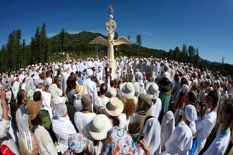 1990年代、ロシアでは思想的空白に乗じてカルト宗教が蔓延した　Ilya Naymushin-REUTERS