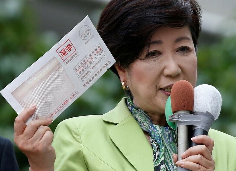 ７月６日、若狭勝衆院議員は東京都議選で「都民ファーストの会」が圧勝したことを受け、自民党に対抗する保守の受け皿として、新たな国政政党を作る可能性に言及した。小池都知事、都内で先月２３日撮影（２０１７年　ロイター／Issei Kato）