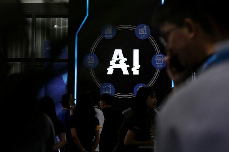 北京で開催された展示会「セキュリティ・チャイナ」のAIロボットブース。2023年6月7日撮影。REUTERS/Florence Lo