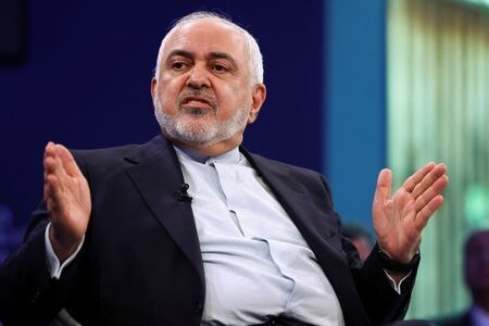 イランのザリフ副大統領（戦略担当）（写真）は２２日、世界経済フォーラム（ＷＥＦ）の年次総会（ダボス会議）で演説し、トランプ米大統領がイランとの関係において「合理的行動」を選択することを期待していると述べた。同日撮影（２０２５年　ロイター/Yves Herman）