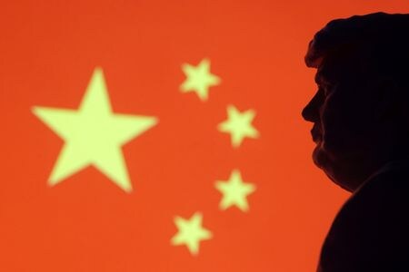 トランプ米大統領は７日、中国からの８００ドル未満の小口輸入品に対する関税免除措置（デミニミス・ルール）を停止する決定の施行を延期したと明らかにした。１月撮影（２０２５年　ロイター/Dado Ruvic）