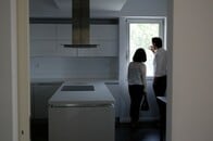 中国人投資家、今度はギリシャ不動産「爆買い」に走るワケ