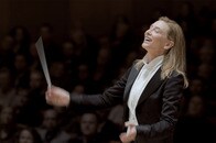 ケイト・ブランシェットが怪演、天才女性指揮者の「栄光と闇と狂気」