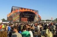 英音楽フェス、「男性アーティストばかり」で批判殺到、男女比是正の動きへ