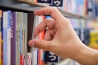 「本屋の消滅」から「偏差値至上主義」まで...「書店員が選ぶノンフィクション大賞」が映し出した、日本の現実とは？