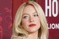 【写真】【動画】「まるでポルノ」「アダルト雑誌...」シドニー・スウィーニー、ほぼ裸の過激ランジェリー姿