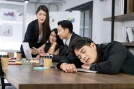 40、50代こそリスキリングが必要...なのに「勉強すべき人ほど勉強しない」日本の会社員