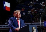 トランプ氏のスーパーＰＡＣ、中間選挙終盤に2.7億ドル投入　接戦3州に集中