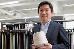 セーターから自動車まで「すべての業界」に影響？ 日本発の「破壊的技術」...「スパイバー」人工繊維の可能性とは