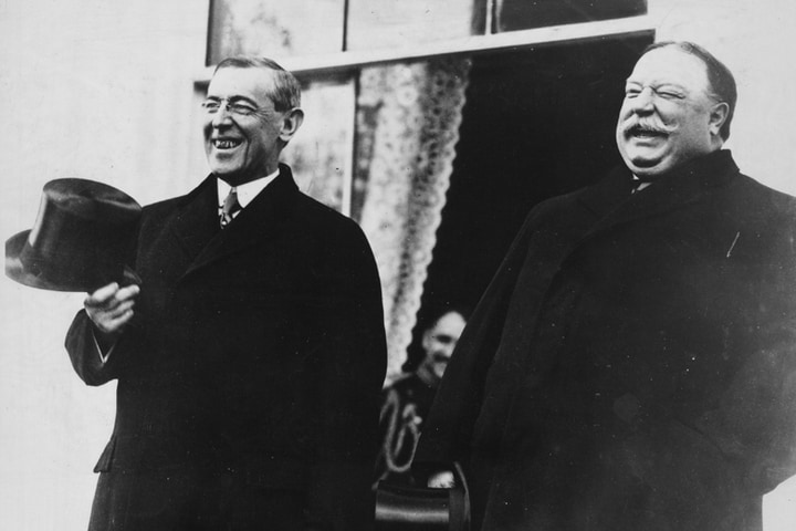 ウッドロー・ウィルソン第28代米大統領（左）は1917年、アメリカを心地よい繭の中から外に引きずり出し、世界をつくりかえると事実上宣言した（1913年撮影）　Library of Congress/Handout via REUTERS