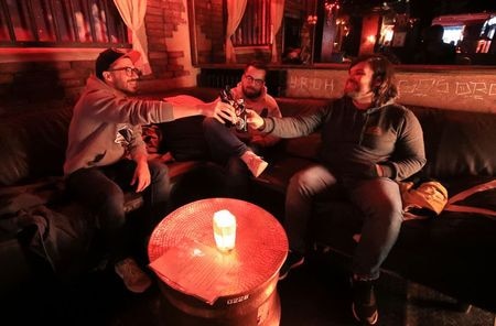 ドイツでは、新型コロナウイルスの感染防止に向けた社会的距離（ソーシャル・ディスタンス）規制を巡って国と地方政府に温度差が生じている。ボンで１１日撮影（２０１９年　ロイター/WOLFGANG RATTAY）