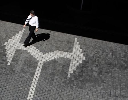 ９月１６日、欧州中央銀行（ＥＣＢ）がマイナス金利政策を採用して６年。同様の政策に突き進もうと考えている中央銀行に対し、行動ファイナンスの権威らが発しているメッセージはこうだ。「やめておけ。その価値はない。写真は東京都内で２０１０年８月撮影（２０２０年　ロイター/Kim Kyung-Hoon）