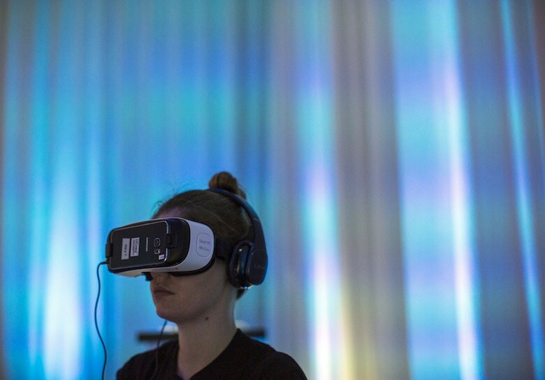 2016年はバーチャルリアリティ（VR）のコンテンツも充実していきそう。コンサートや音楽ビデオなどVRヘッドセット向けコンテンツも配信が開始される。Mario Anzuoni-REUTERS