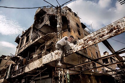 レバノン北部トリポリのバーブ・タッバーネ地区。スンニ派が居住する同地区のシリア反体制派に対し、レバノン軍が砲撃した（14年10月）