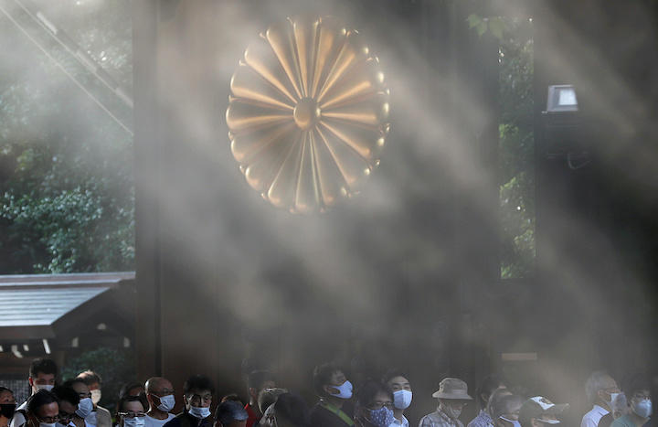 保守派の信用は失墜した（写真は終戦75年の靖国神社）　Kim Kyung-Hoon-REUTERS
