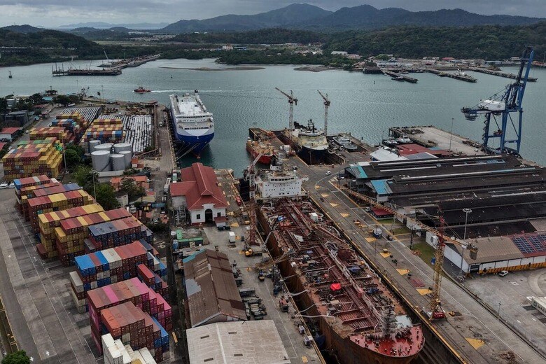パナマ運河、CKハチソン傘下企業が運営してきた港湾（2月5日）　REUTERS/Enea Lebrun