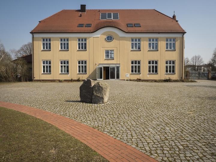 過疎地域の廃校がコワーキングスペースとして再生される事例も増えている　Daniel Seiffert（c）