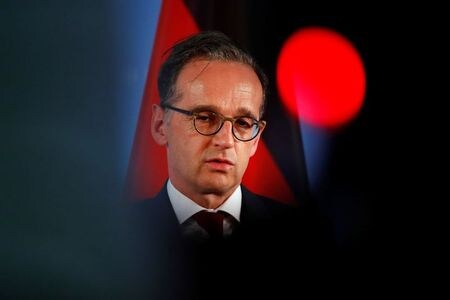 　ドイツが香港との犯罪人引き渡し条約を停止すると発表したことについて、ドイツの中国大使館は決定は国際法に反すると非難した。写真はマース独外相。ベルリンで６月に撮影（２０２０年　ロイター/Fabrizio Bensch）