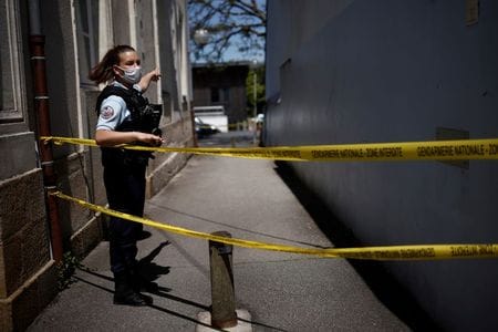 フランス西部ナント近郊の警察署で２８日、男が女性警官を刃物で襲い逃走した。写真はフランスで撮影（２０２１年　ロイター/Stephane Mahe）
