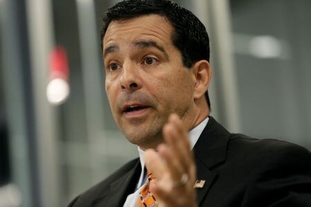 米国家防諜安全保障センターのウィリアム・エバニナ長官（写真）は７日、ロシアや中国、イランが１１月の米大統領選に介入を企てる意向だと警鐘を鳴らした。写真は２０１７年１０月、ワシントンで撮影（２０２０年　ロイター/Joshua Roberts）