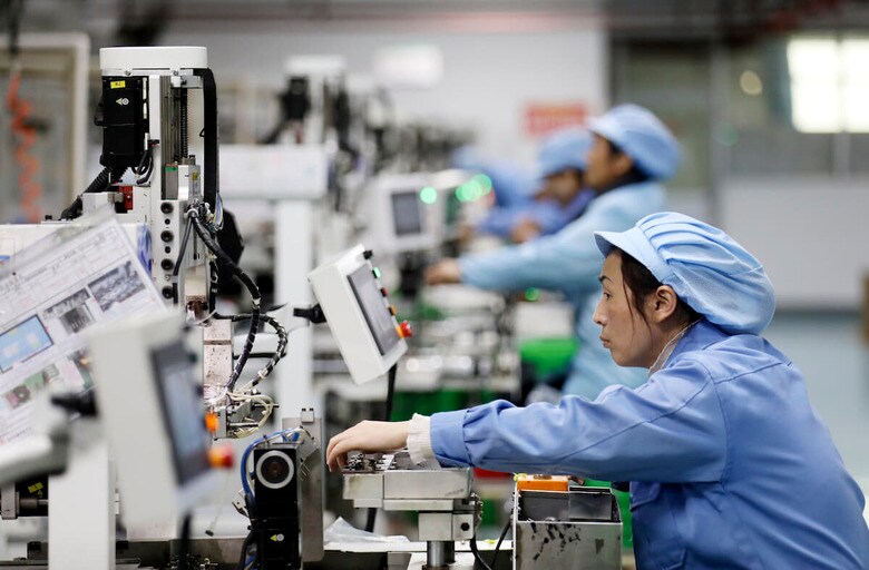 湖南省郴州市の電子部品工場（2月18日）(Photo by Costfoto/NurPhoto)