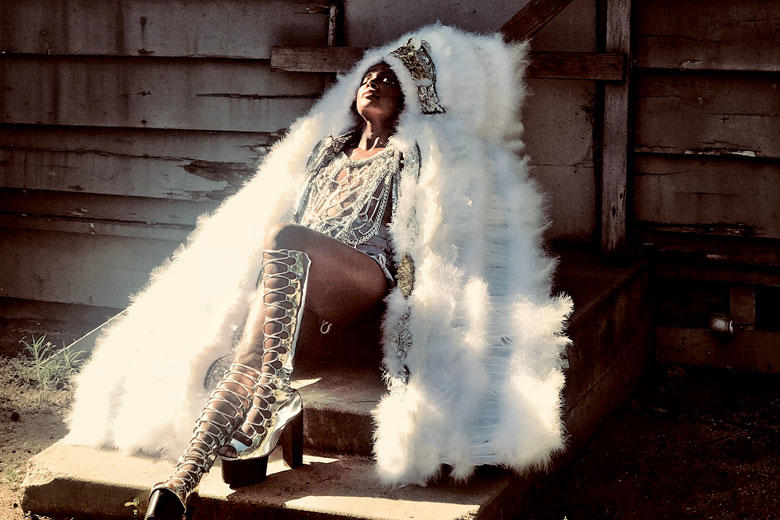 リチャードは新作『ニュー・ブリード』で大人のシンガーへ脱皮を遂げた　ROBERT ARNOLD