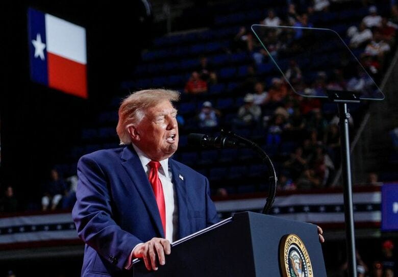 米テキサス州サンアントニオのフリーマン・コロシアムで演説するトランプ大統領。７日撮影。REUTERS/Evan Vucci
