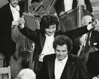 バイオリンの巨匠、パールマンが語る小澤征爾との「出前事件」、「卓球プレイ」と才能の核心