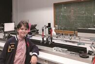 11歳で大学を卒業した天才・物理少年、夢は「不老不死を実現すること」