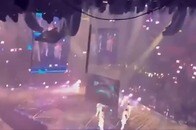 【動画】MIRRORメンバーの頭上に大型スクリーンが落下する瞬間