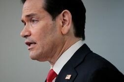 ホルムズ海峡で民間船員10人死亡、米は防衛態勢を拡大＝国務長官