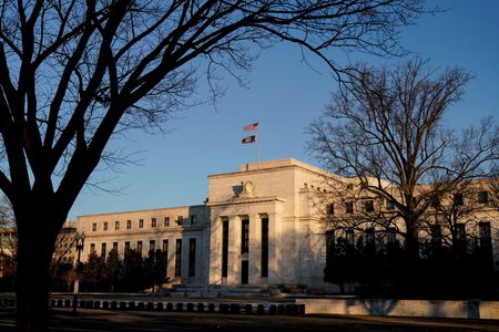 米金融大手バンク・オブ・アメリカ（ＢｏｆＡ）は、米連邦準備理事会（ＦＲＢ）が６月と７月に開く連邦公開市場委員会（ＦＯＭＣ）でそれぞれ５０ベーシスポイント（ｂｐ）の利上げを予想し、それぞれ５月と６月に前倒しされる「リスク」があるとの見方を示した。１月２６日撮影（２０２２年　ロイター/Joshua Roberts）