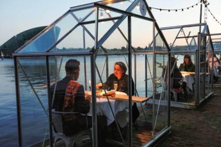 アムステルダムのメディアマティックETENにある2名席の温室 　EVA PLEVIERーREUTERS