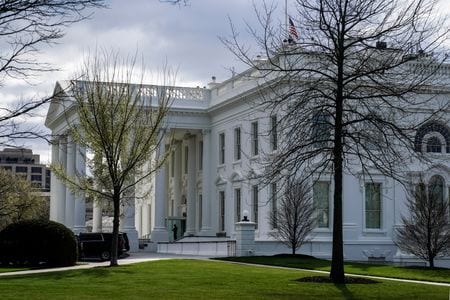 米ホワイトハウスは２日、ＥＵ（欧州連合）がロシア産石油の輸入価格に１バレル＝６０ドルの上限を設けることを正式に承認する見通しとなったことを歓迎した。３月撮影（２０２２年　ロイター/Joshua Roberts）
