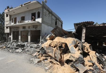 レバノンのイスラム教シーア派組織ヒズボラは３日、イスラエル北部の軍本部に向けてドローン（無人機）編隊を発射したと発表した。（２０２４年　ロイター/Aziz Taher）