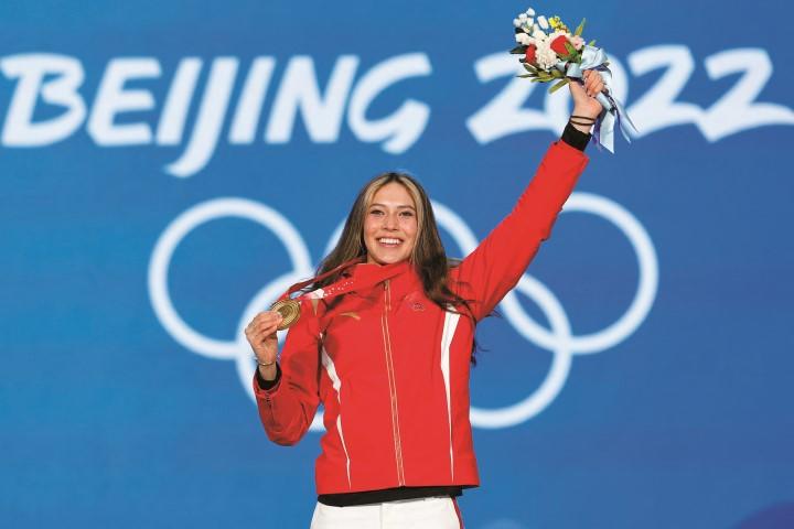 グーは米国籍を放棄したか明らかにしていない（北京冬季五輪の表彰式）　TYRONE SIUｰREUTERS