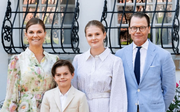 左からヴィクトリア皇太子、弟のオスカル王子、エステル王女、父ダニエル王子 kungahuset instagram