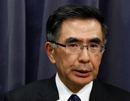 　６月２９日、スズキは取締役会で、鈴木俊宏社長（写真）が同日付で最高経営責任者（ＣＥＯ）に就任することを決議したと発表した。最高執行責任者（ＣＯＯ）との兼務になる。鈴木修ＣＥＯは会長となる。都内で５月撮影（２０１６年　ロイター/Thomas Peter）