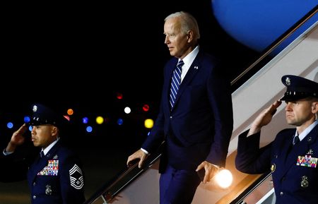 １０月２８日、    ホワイトハウスは、バイデン米大統領（写真）が来月１１日、国連気候変動枠組条約第２７回締約国会議（ＣＯＰ２７）サミットに出席するためエジプトを訪問すると発表した。デラウェア州ニューカッスルで２７日撮影（２０２２年　ロイター/Evelyn Hockstein）